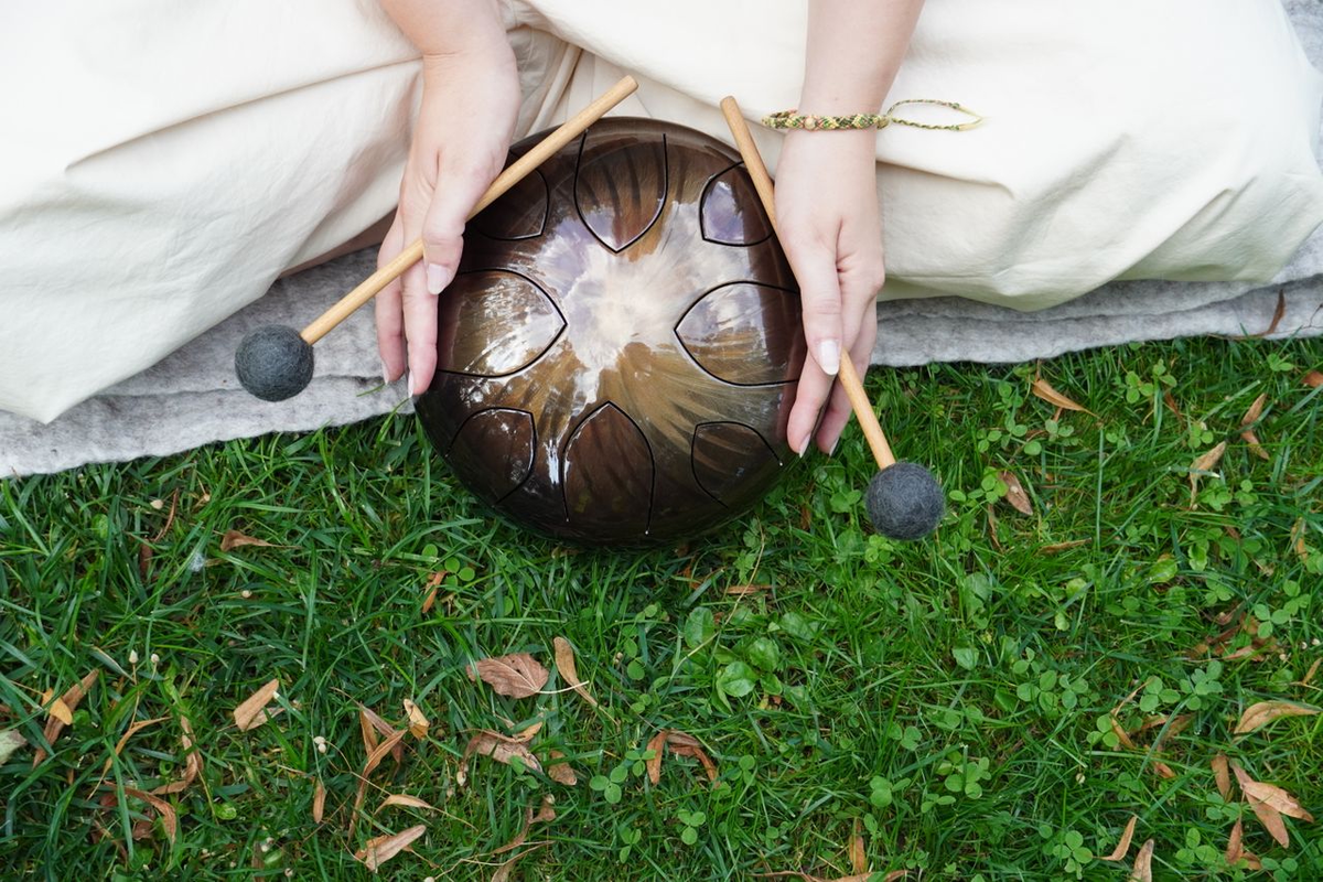 Quelle est la signification du tongue drum ?